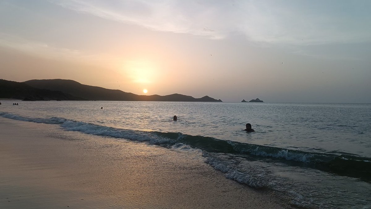 rochybella's tweet photo. 📍Playa Patilla 🪸💫🌴
Atardecer del ayer #20Ago https://t.co/2ORu4Wp1y3