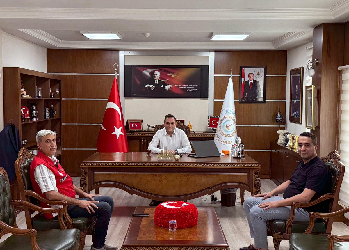 halfetibel's tweet photo. HAK-İŞ Sendika Şube Başkanı Bozan İZOL 

TÜİK Diyarbakır Bölge Müdürlüğü İstatislik Grup Müdürü Mükerrem CAN ve İlçe Tarım ve Orman Müdürü Akan AKMEŞE

Kaymakamımız ve Bld. Bşk. Vk. Sayın Sinan KORKMAZ’ı makamında ziyaret ettiler. https://t.co/ZCPstxTj9T