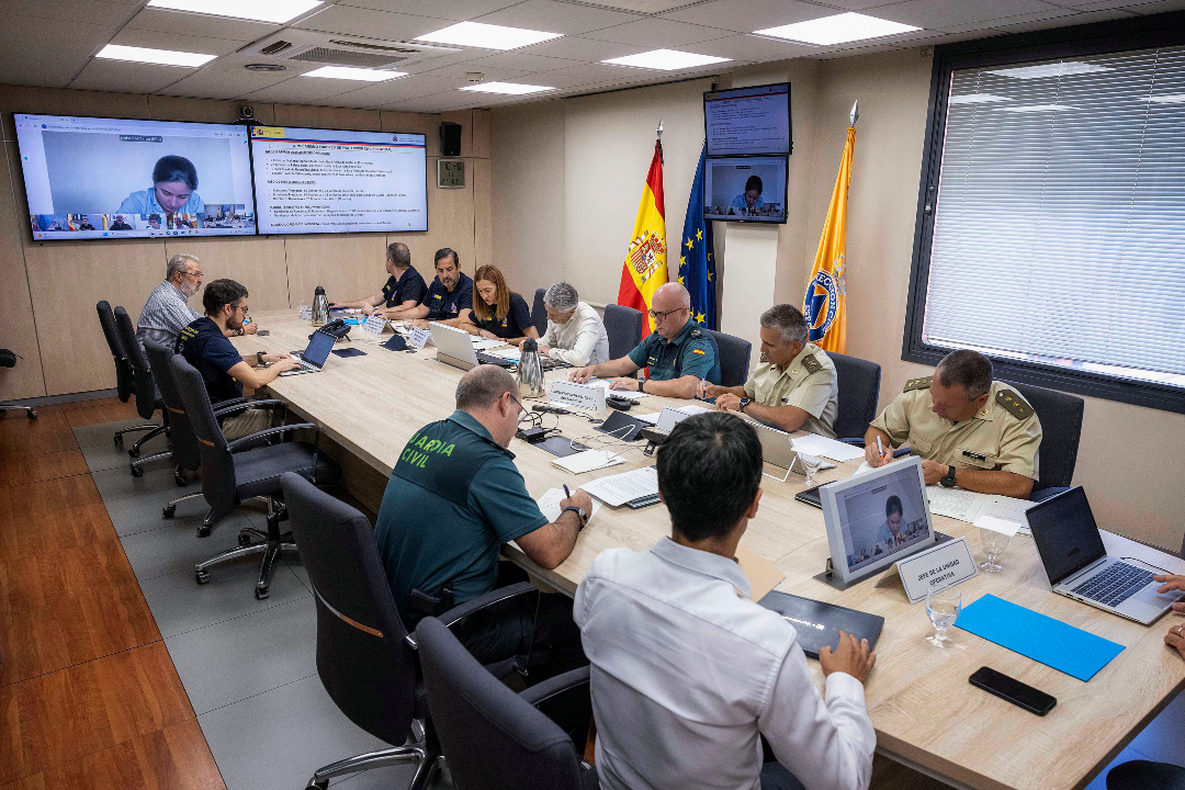 interiorgob's tweet photo. 📆 El ministro del @interiorgob participa en la reunión del Comité Estatal de Coordinación y Dirección del Plan Estatal de Emergencias #CECOD, en @proteccioncivil.
🔥 18 #incendios siguen en Situación Operativa 2
👩🚒 La @UMEgob interviene en 8 de ellos https://t.co/HP4kkfl7x8