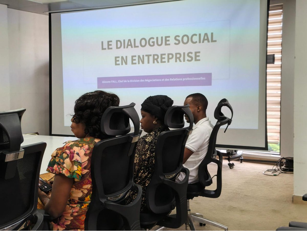 DDgtss's tweet photo. La DGTSS a organisé, les 19 et 20 août 2025, un atelier de renforcement de capacités des partenaires sociaux du secteur des Assurances.
Travailleurs et employeurs ont échangé sur  quatre points.
https://t.co/t2VGvjv7KY https://t.co/JjYMPyzKcO