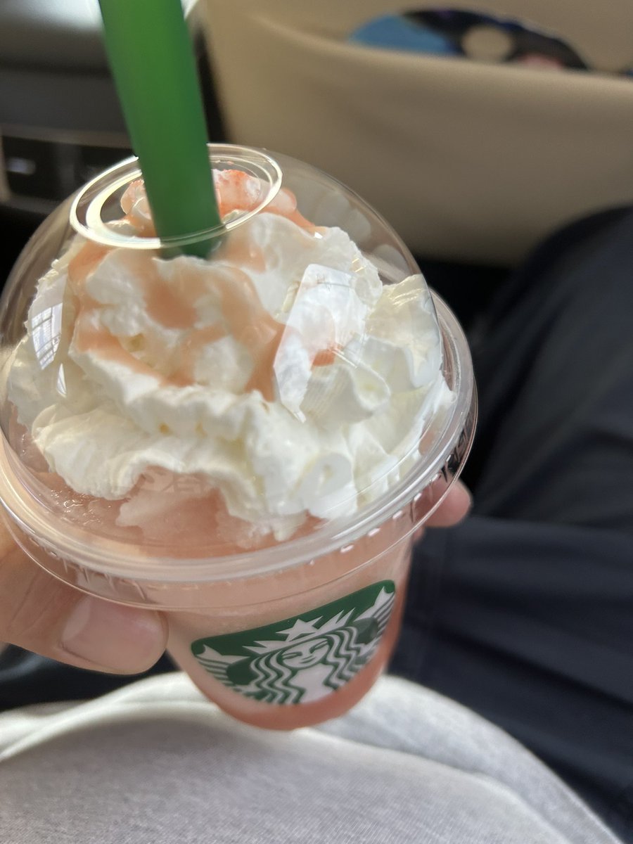 TOYAMISAKURABA's tweet photo. 今日ラクちゃんを脅して買わせた飲み物達
٩( ᐛ )و
今日も元気にやっております♪ https://t.co/tqjvdvBo4Y