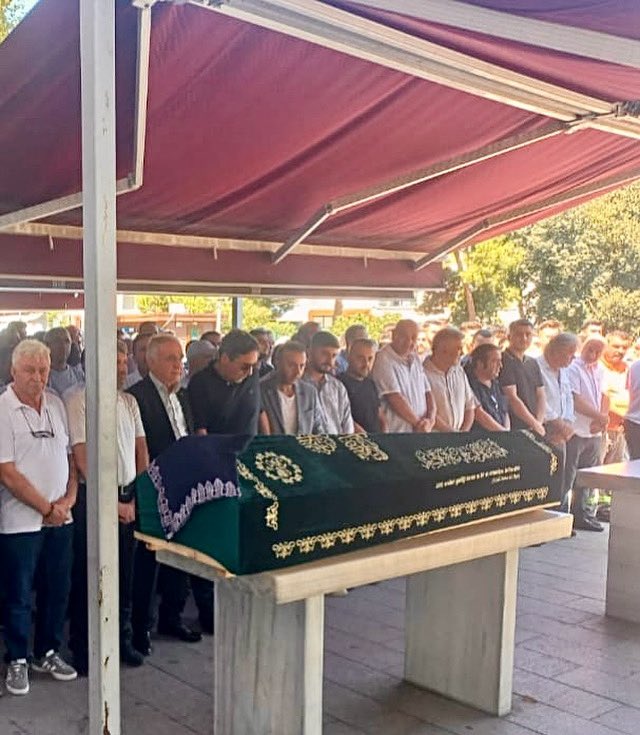 Fetihtepe Mahallesi eski teşkilat mensuplarımızdan Sevgi Çamlıtepe’yi, Piyalepaşa Camii’nde kılınan cenaze namazının ardından ebediyete uğurladık. Merhumeye Yüce Allah’tan rahmet, yakınlarına başsağlığı ve sabırlar dileriz.

#AKPartiBeyoglu 
#AKPartiİstanbul