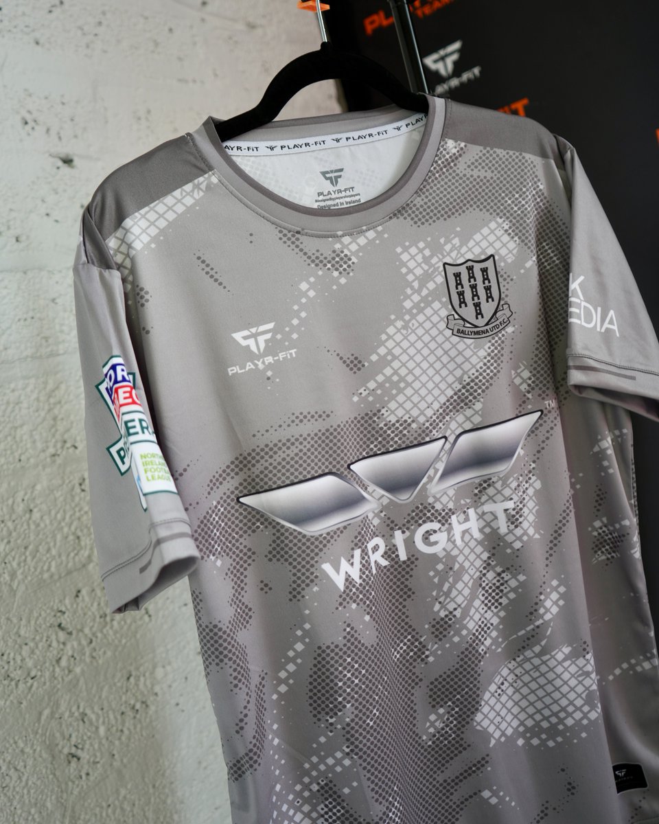 And the award for the sharpest goalkeeper jerseys in the <a href="/OfficialNIFL/">NI Football League</a> Premiership goes to... <a href="/BallymenaUnited/">Ballymena United FC</a>! 🧤🤩

Looking good between the posts!

#Designedbyplayersforplayers