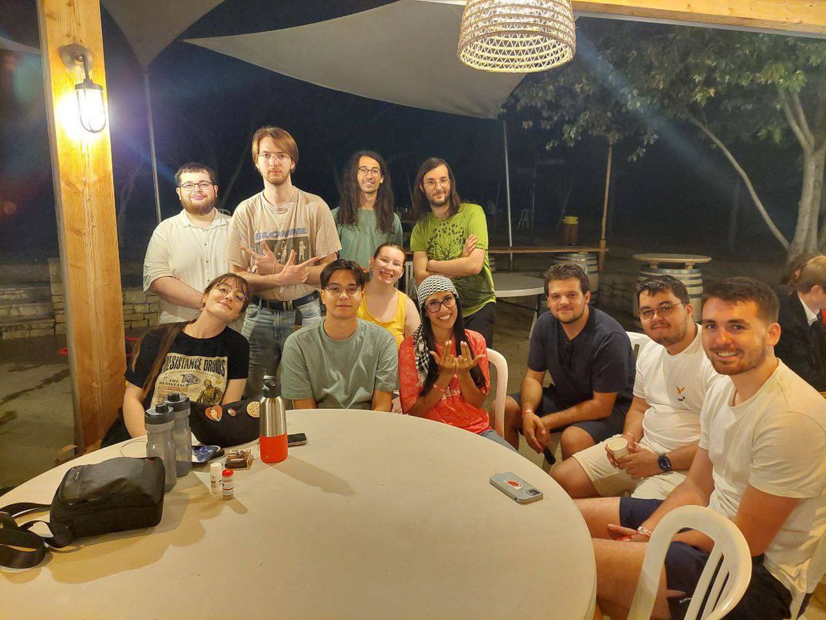 JFIAmiens80's tweet photo. C’était les amfis jeunes 2025 !☀️✊
Des centaines de jeunes de toute la France réunis pour affronter les combats politiques de la rentrée ! https://t.co/mwstCjI5YO
