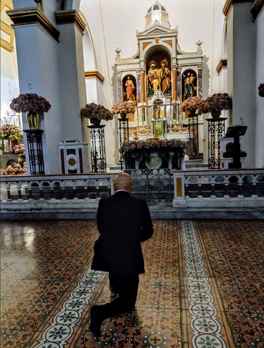 HuertaTanques's tweet photo. MI REFLEXIÓN, EN LA IGLESIA MARÍA AUXILIADORA DE SABANETA, DIOS TEN PIEDAD DE MI.  #legadomht #lasalegriasdejesus #nuevomundomht #siempreconsuslideres  @AlvaroUribeVel @CeDemocratico @Juan_EspinalR @divriveteranos @COL_EJERCITO @GobAntioquia https://t.co/QzcB0yHToU