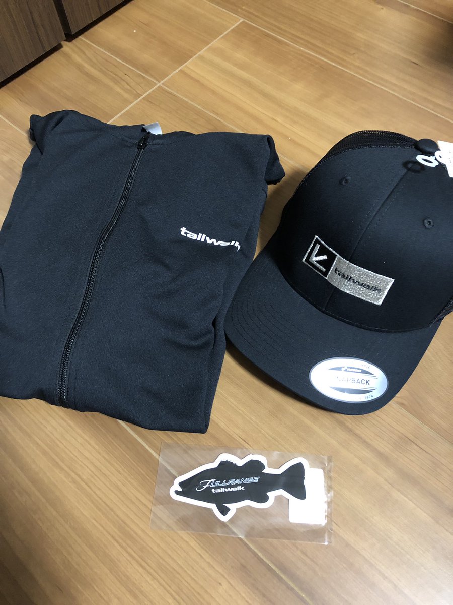 第一弾到着🤩
熱望していたジップアップパーカー良い😆
まだ暑い日が続くので、メッシュキャップは新調しました🧢
バスのステッカーはこれから貼る場所を検討します。カッコイイ😎
#テイルウォーク