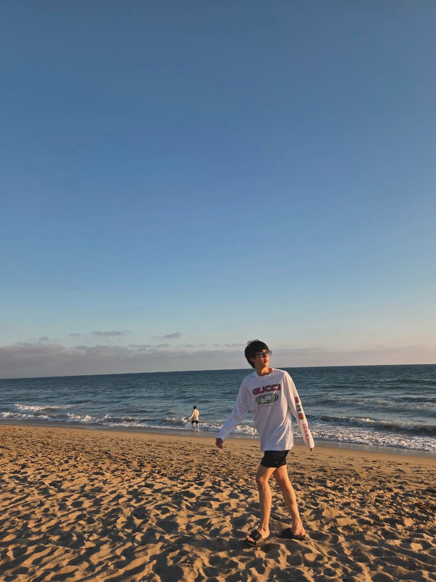 รูปนี้พี่โฮปสานฝันถ่ายพี่จินไวบ์แฟนหนุ่มมาก