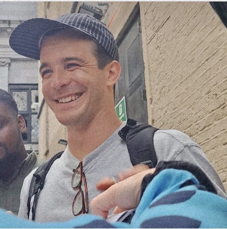 _thompsoncloud's tweet image. his lil hat 💘😭
•
•
•
•
•
•
•
#lukethompson #alittlelife #benedictbridgerton #bridgerton #fanpage