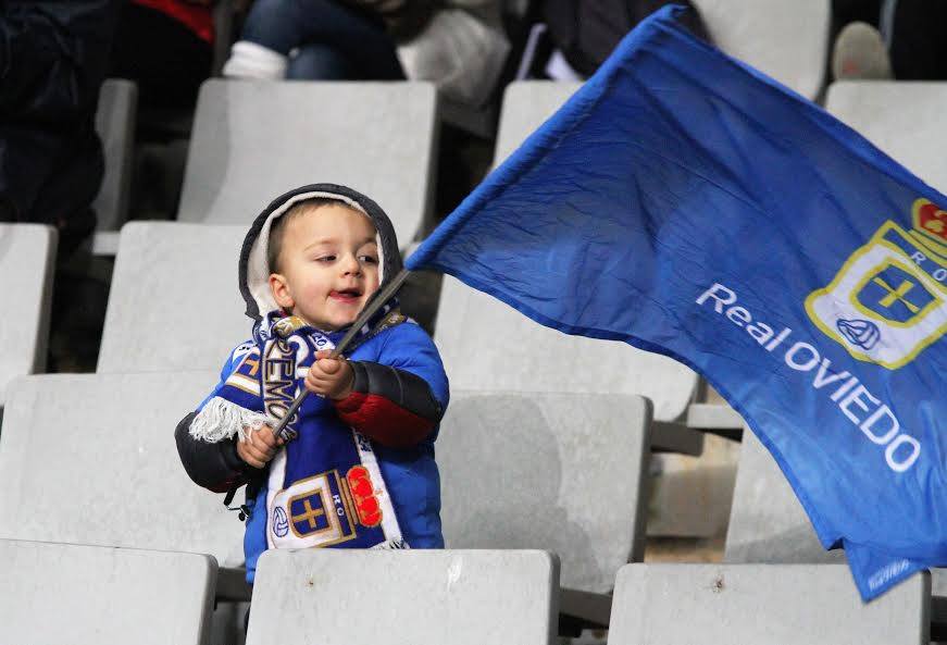 diealvgar's tweet photo. @RealOviedo Pasan los años y no la sueltas..., orgulloso de haberte transmitido el amor a unos colores🥰💙🥰💙🥰💙🥰💙 https://t.co/6eW0V0b2P4