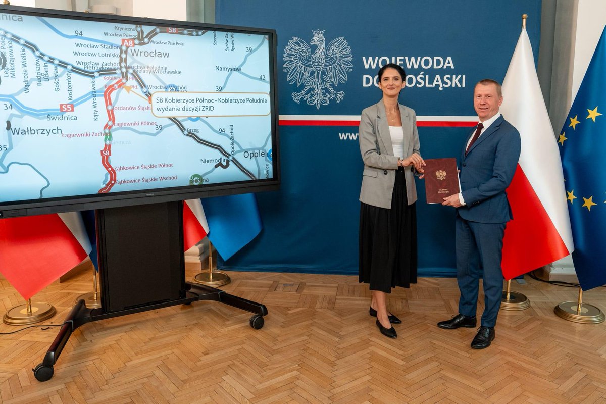 GDDKiA_Wroclaw's tweet photo. Mamy kolejny ZRID dla trasy #S8 Wrocław-Kłodzko! Wojewoda Dolnośląska wydała zezwolenie na realizację inwestycji drogowej (ZRID) dla #S8 pomiędzy węzłami Kobierzyce Północ i Kobierzyce Południe 🛣️ 
https://t.co/MefsoR4l1X https://t.co/W7EQCE5VoC