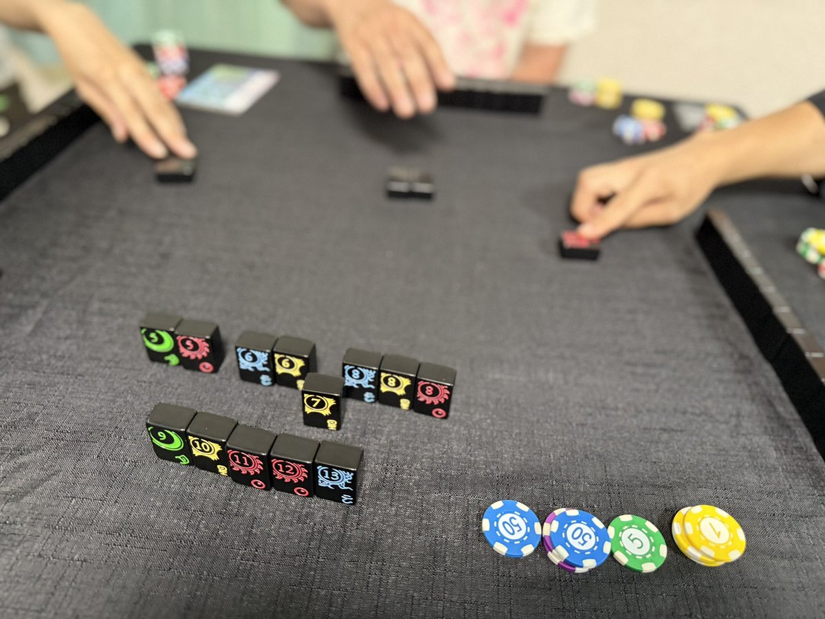 本日、8/21(木)の #御成門ボドゲ遊技場
絶賛開催中です〜💡途中参加OK🙆‍♀️

参加申込不要🙋‍♀️ボドゲ常時100種以上🙌
時間:19:30〜23:00

場所:東京都港区西新橋3-24-6 5F
参加費:社会人500円、#大学生無料🙋‍♀️
↓写真の扉が目印🚪

お待ちしております〜😊