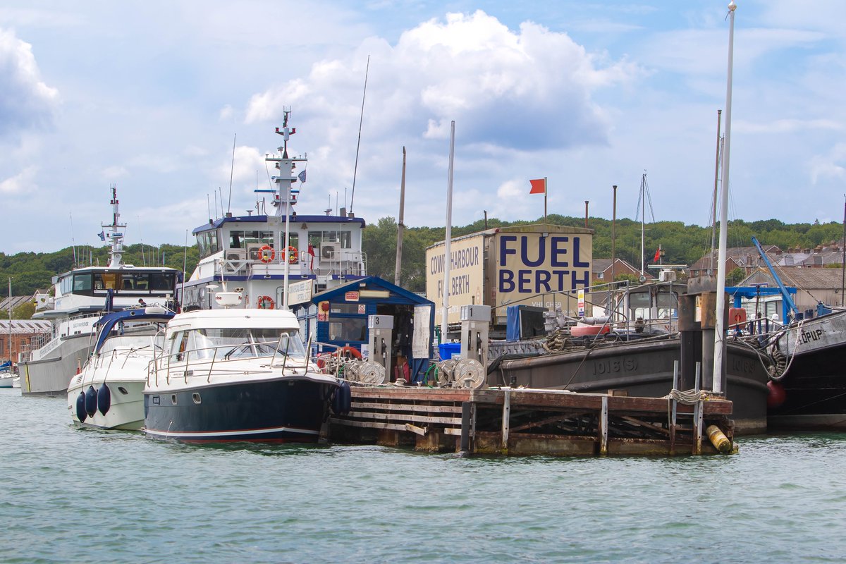 cowesharbour's tweet image. 🚨 Fuel Update – CHC 🚨
We’re fully stocked for the Bank Holiday weekend! 🎉
✅ 45,000L Diesel
✅ 12,000L Petrol

We’re ready to keep you fuelled up &amp;amp; out on the Solent 🌊☀️
#CowesHarbour #FuelUpdate #BankHolidayBoating #IsleofWight