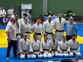 El VERANO,  en Gimnasio Judo Club Coruña, 
NUEVOS CINTURONES NEGROS, 1º,2º,4ºs. Danes de Judo y Jiu-Jitsu .
ALEJANDRO SANMARTIN, CRISTÓBAL BOEDO, CHECHU IGLESIAS, MIRIAM GARCIA, JORGE MERCADER, TELMA AMOR e  ISABEL RODRIGUEZ .
Examen efectuado en A Coruña, Tribunal de la FGJYDA