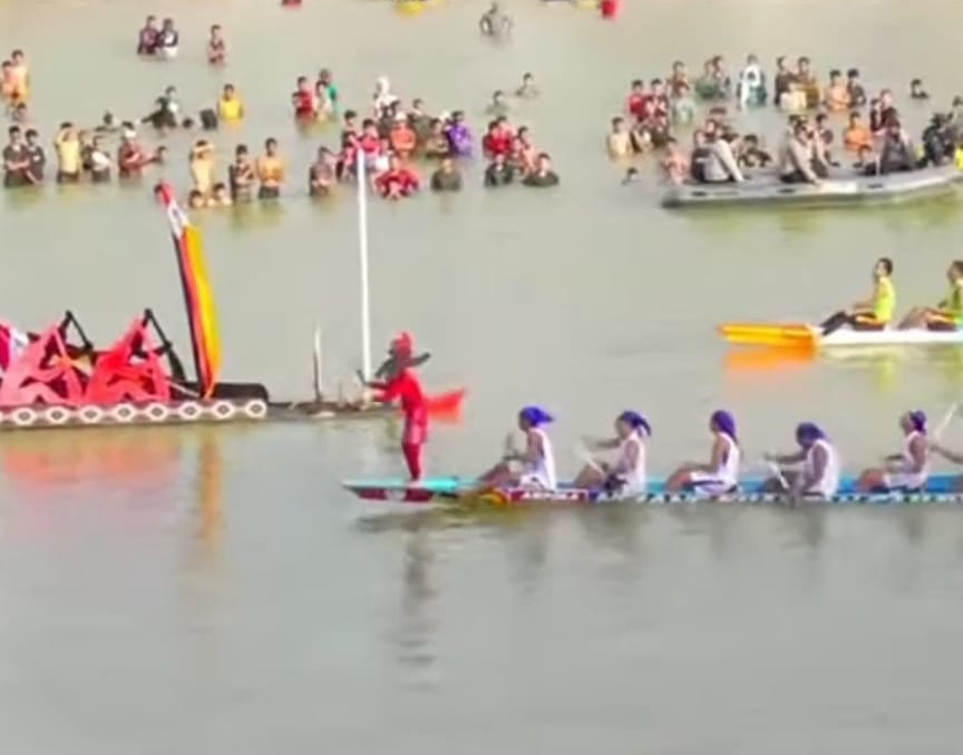 gusmarhadi's tweet image. Alhamdulillah 
Ngiang Kuantan Cahayo Nagori Melaju ke putaran berikutnya

#semangat #Alhamdulillah #ngiangkuantancahayonagori #pacujalur #nkcn #kuansing #aurafarming