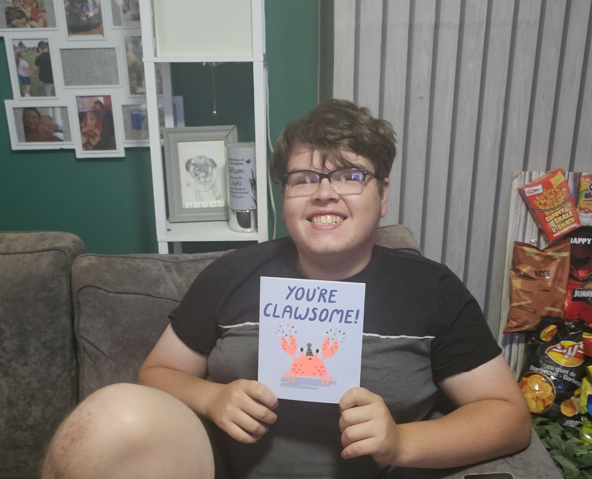 Could not be any prouder today 🤩🤩🤩

4th time lucky  kane has finally got his grade 4 for English 

Just love his determination 💚💙