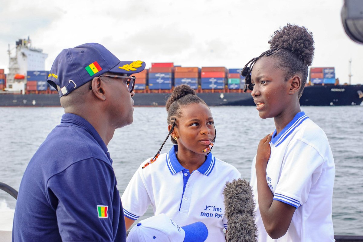 Voxwaykids's tweet photo. ⚓ Au cœur du @port_autonome_de_dakar !
𝐃𝐣𝐚𝐳, 𝐓𝐚𝐭𝐨𝐮 𝐞𝐭 𝐒𝐨𝐝𝐚 𝐒𝐚𝐥𝐦𝐚 embarquent pour une immersion inédite dans les métiers portuaires.
Episode JANGO époustouflant !
bientôt sur @rts.senegal et nos plateformes digitales.
#JANGO #MétiersDuPort #Orientationpro https://t.co/6nGRrNkOjd
