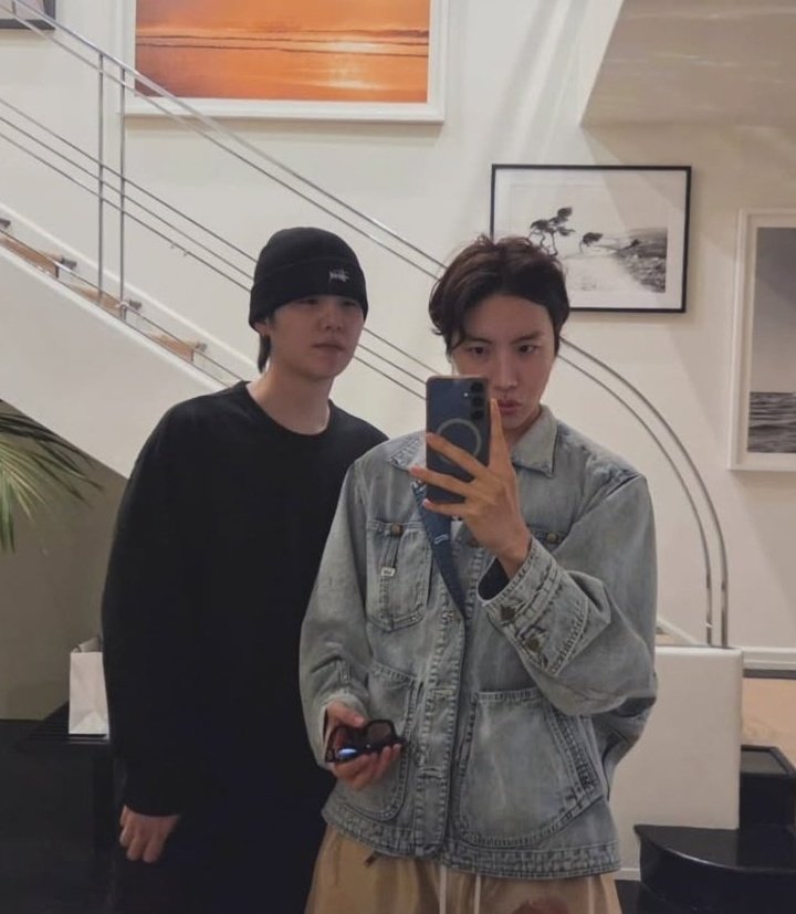 • taekook • tweet media