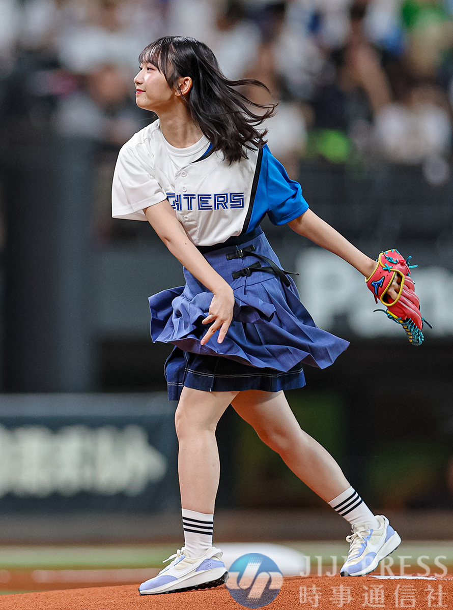 プロ野球・日本ハムーオリックスのファーストピッチにアイドルグループ