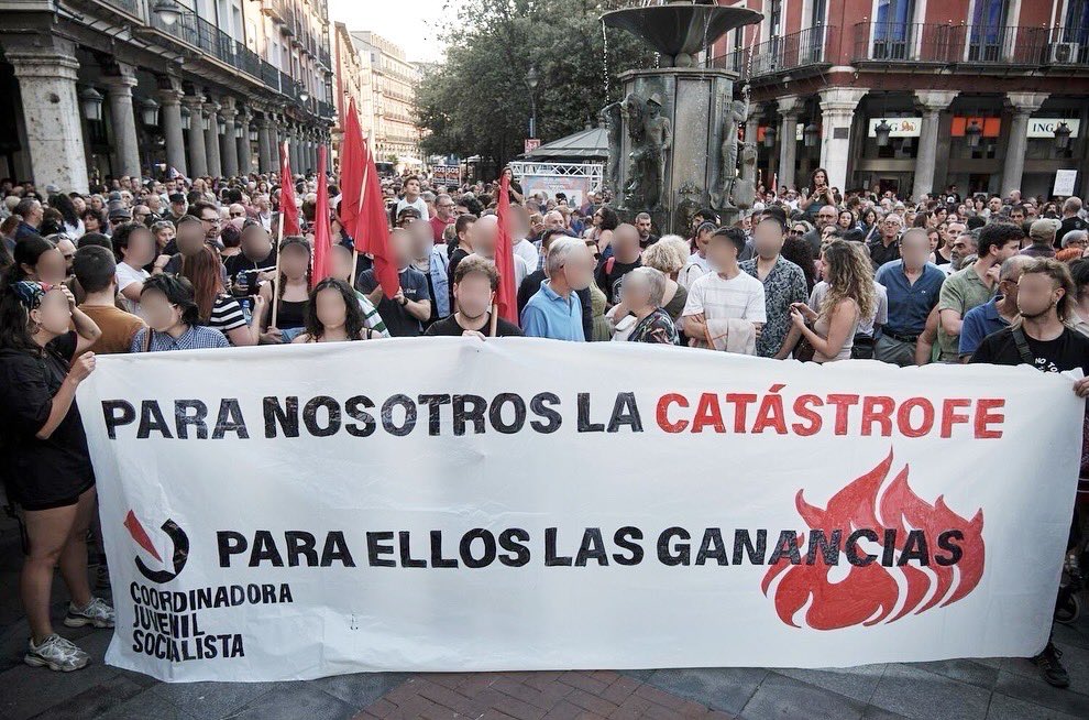 Ayer acudimos a la manifestación contra la gestión de los incendios por parte del gobierno autonómico.

El capitalismo destruye la naturaleza y con el aniquila nuestros medios de vida.

“Para nosotros la catástrofe, para ellos las ganancias” 🚩