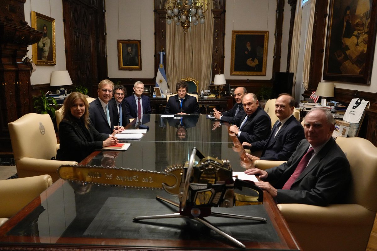 Mining Press | EnerNews (@miningpress) on Twitter photo Mining Press | Milei se reúne con líderes de Rio Tinto y reafirma el rol de la minería -
go.shr.lc/3UDOmg1
<a href="/OPRArgentina/">Oficina del Presidente</a> <a href="/secmineria_arg/">Secretaría de Minería</a> <a href="/RioTinto/">Rio Tinto</a> Mining Press | Milei se reúne con líderes de Rio Tinto y reafirma el rol de la minería -
go.shr.lc/3UDOmg1
<a href="/OPRArgentina/">Oficina del Presidente</a> <a href="/secmineria_arg/">Secretaría de Minería</a> <a href="/RioTinto/">Rio Tinto</a>