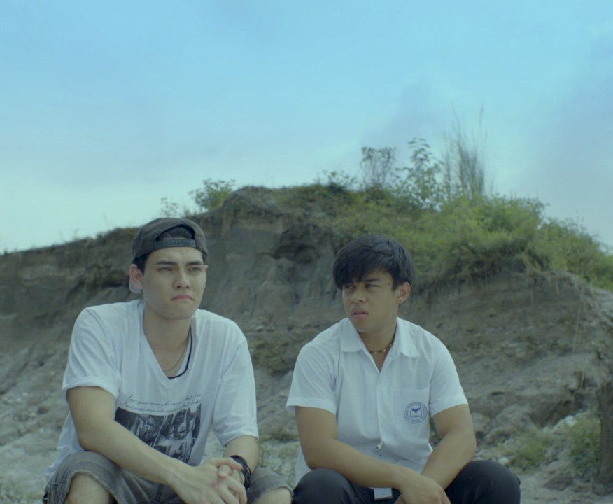 denielemein's tweet photo. petersen vargas is now back in what he does best—capturing longing in its purest form: hidden, tender, and trembling in the silence of what-ifs.

lisyun qng geografia (2014)
2 cool 2 be forgotten (2016)
how to die young in manila (2020)
some nights i feel like walking (2024) https://t.co/aaGr7OWoyp