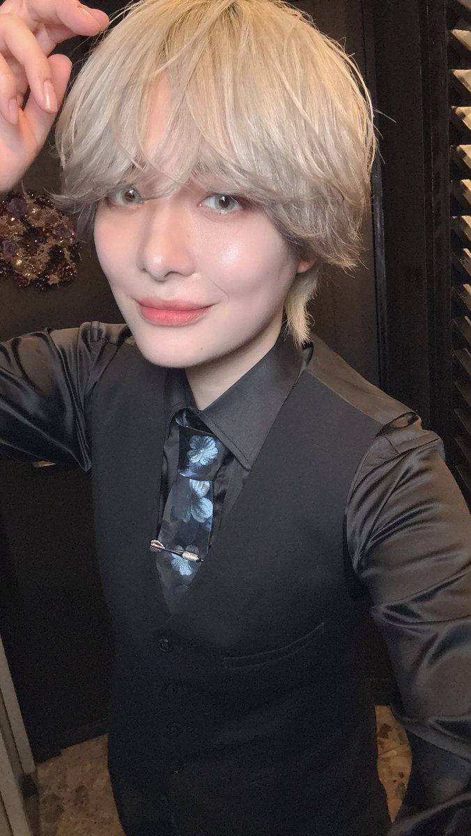 はい！僕 出勤です！！

【本日の出勤キャスト】 
🌞太陽
🧬九十九
🥒クリス<a href="/chrismhc/">クリス@男装夜喫茶LUNA</a> (20:00〜)

【当日のご予約】
TEL 06-6210-3295

#コンカフェ #男装 #男装カフェ #男装喫茶 #心斎橋 #ミナミ #宗右衛門町