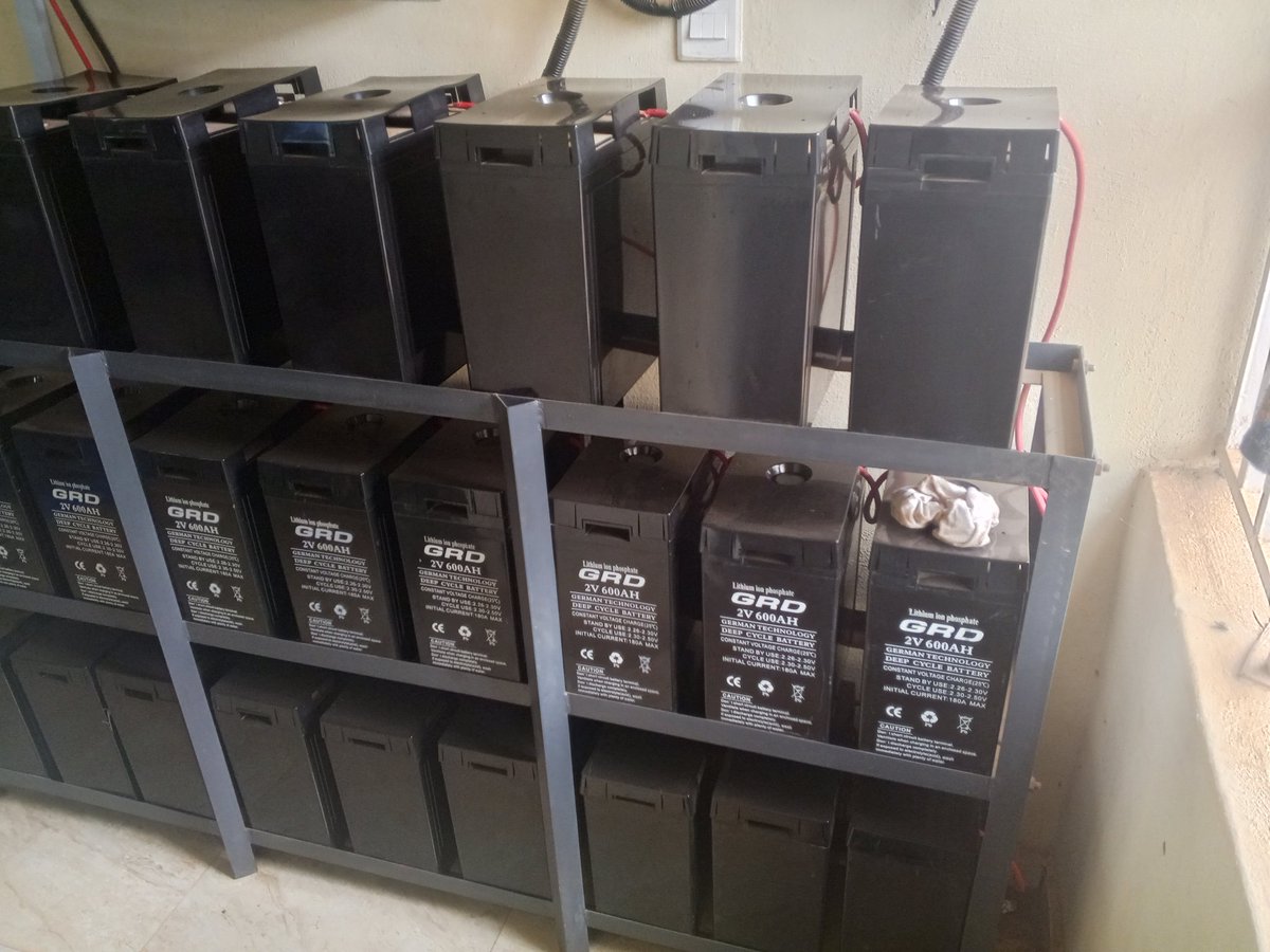 helfhelm's tweet photo. @renerworldltd @DrJoeAbah Please whais the capcity of this one? 32 panels and those batteries are 24 in number https://t.co/hVW9sl6Bl0