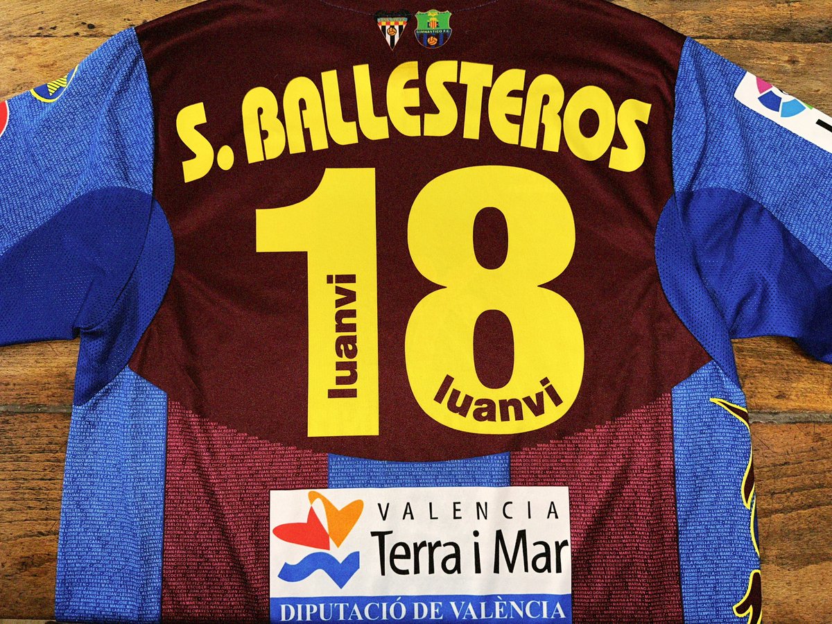 La que me faltaba. Con esta ya tengo todas las primeras equipaciones desde la temporada 1997 hasta la 2024.