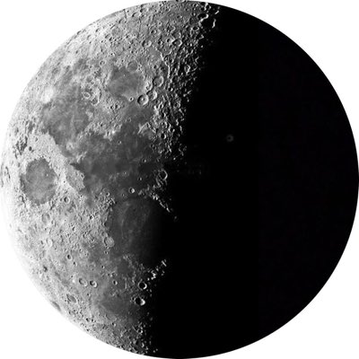 رجعت الصورة القديمة الي من بديت الحساب تقريباً الكل حافظني فيها ، اشتقت لها لانها كانت شاهده على ماكنت عليه واختلفت الى الان ، من يونيو الماضي لحد الان تقريباً سنه وشهر/ين 
يا مسرع الايام . 
#صورة_جديدة_للملف_الشخصي