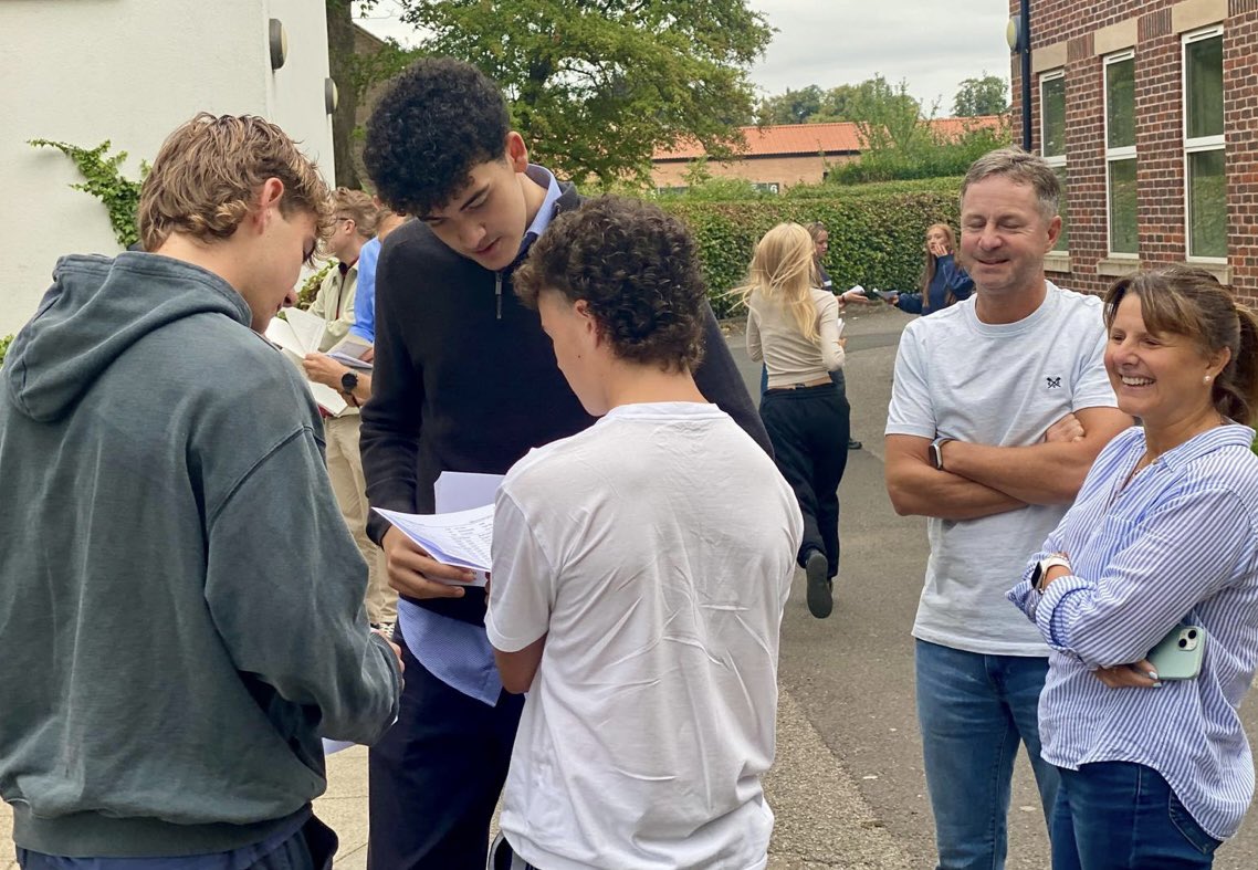 RiponGrammarSch's tweet image. There were lots of happy faces at RGS this morning as students celebrated their results! 🥳🥳🥳
See more here: ripongrammar.co.uk/news/gcse-stud…
#GCSEs #GCSEresultsday2025