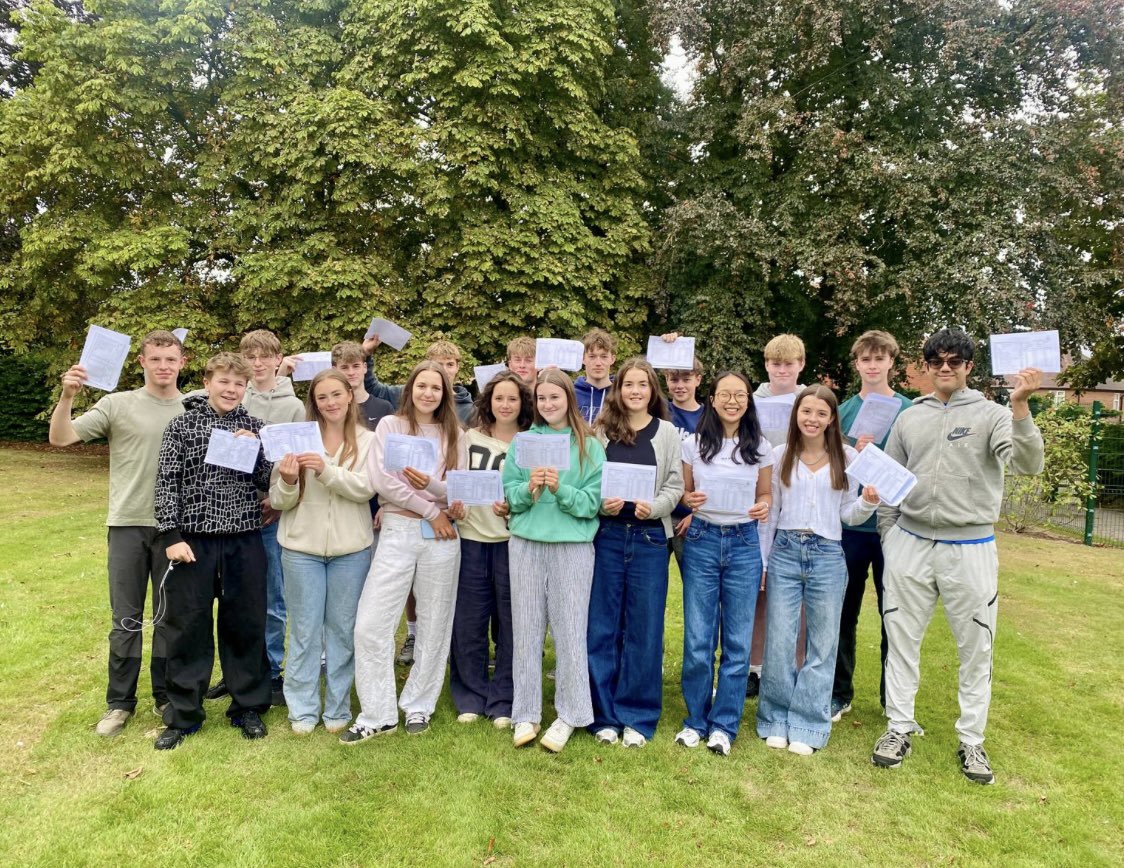 RiponGrammarSch's tweet image. There were lots of happy faces at RGS this morning as students celebrated their results! 🥳🥳🥳
See more here: ripongrammar.co.uk/news/gcse-stud…
#GCSEs #GCSEresultsday2025
