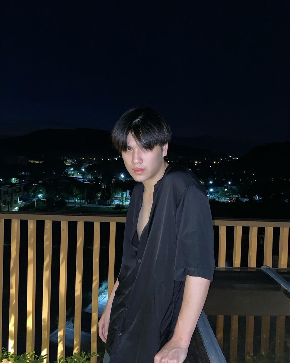 convyage's tweet photo. 𝓑lured 𝓵ines ; jamesmarc au.

“𝘐𝘵’𝘴 𝘤𝘰𝘮𝘱𝘭𝘪𝘤𝘢𝘵𝘦𝘥… 𝘯𝘦𝘪𝘵𝘩𝘦𝘳 𝘩𝘦𝘳𝘦 𝘯𝘰𝘳 ���𝘩𝘦𝘳𝘦, 𝘤𝘢𝘶𝘨𝘩𝘵 𝘪𝘯 𝘵𝘩𝘦 𝘭𝘪𝘯𝘦𝘴 𝘸𝘦 𝘳𝘦𝘧𝘶𝘴𝘦 𝘵𝘰 𝘥𝘳𝘢𝘸.”

writing by 𝒦alisa. https://t.co/obQrcZQgKO