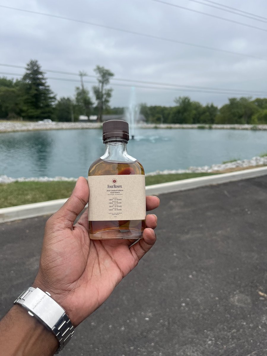 Bourb Your Enthusiasm! (@bourbenthusiasm) on Twitter photo Cracked this with a Kentucky Bourbon Hall of Famer moments later.
Nice job <a href="/4RosesBourbon/">Four Roses Bourbon</a> Cracked this with a Kentucky Bourbon Hall of Famer moments later.
Nice job <a href="/4RosesBourbon/">Four Roses Bourbon</a>
