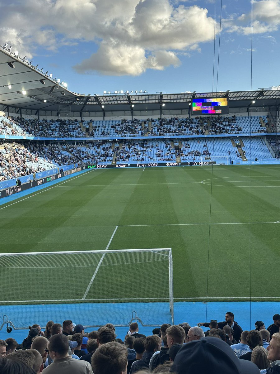 zebnilzzon's tweet photo. Alla ni som gnällde för att ni inte fick biljett mot fck var är ni idag?! 
#mff #imedochmotgång https://t.co/vOF4mrHpu4