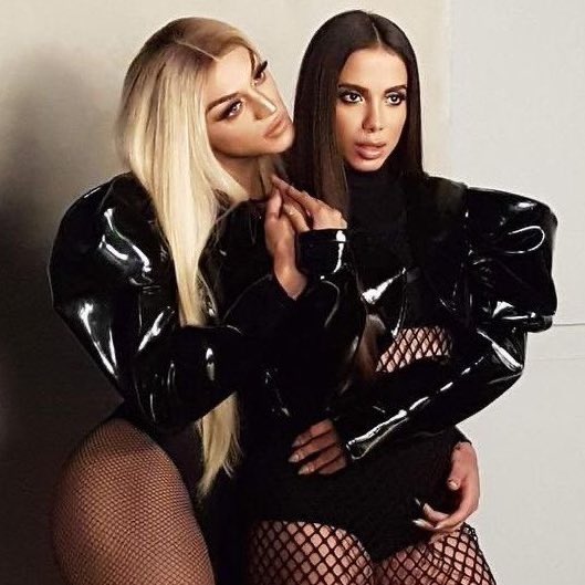 PablloDailyV's tweet photo. Anitters, Vittarlovers e Ludmillers, somos os MAIORES fandons do Brasil, nossas favs são as REFERÊNCIAS do que de fato é o pop br, o resto apenas bebe do suco do que as três tiveram que enfrentar no passado. 

Portanto, nesse lançamento estaremos fechados com vocês! https://t.co/OOuEErdF4Q