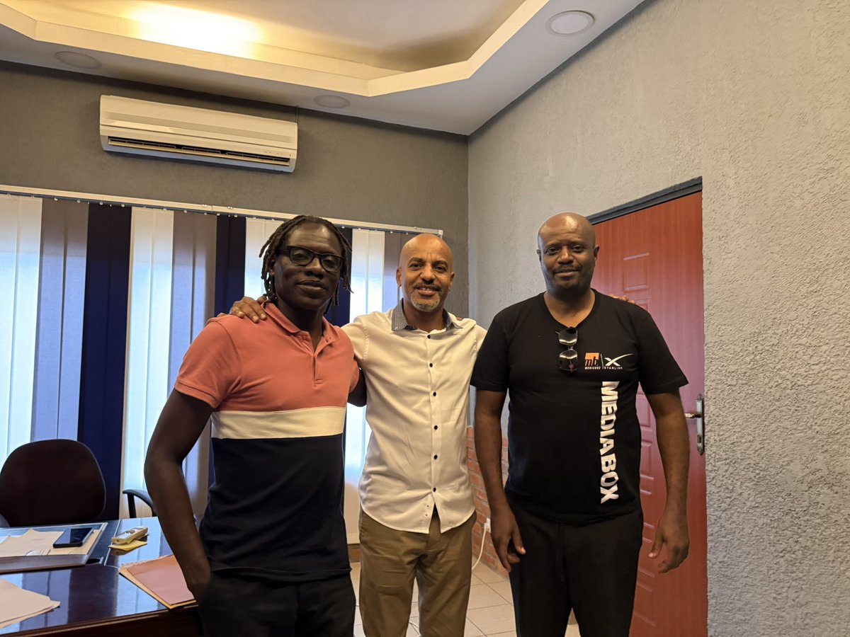 mediabox16's tweet photo. Communiqué de presse

Mediabox annonce l’acquisition de SpiderNet et renforce son leadership dans l’Internet au Burundi

Bujumbura, 21 Août 2025 — Mediabox a le plaisir d’annoncer au grand public, à ses clients et à ceux de SpiderNet, qu’elle vient de finaliser l’acquisition de SpiderNet, l’un des plus anciens fournisseurs de services Internet au Burundi et reconnu pour la qualité de son réseau de distribution.

Par cette opération stratégique, Mediabox entend créer une synergie forte entre ses activités de solutions informatiques et son rôle de représentant officiel de Starlink. L’objectif est clair : proposer des offres Internet intégrées, fiables et accessibles, combinant la solidité de SpiderNet et l’innovation de Mediabox.

« Notre ambition est de bâtir le numéro un de l’Internet au Burundi, en offrant à la fois des solutions adaptées aux entreprises et des services communautaires de proximité, avec un rapport qualité-prix imbattable », a déclaré Donatien Ndayishimiye, Directeur Général de Mediabox.

Dans le cadre de cette acquisition, SpiderNet conserve son identité et son autonomie opérationnelle et financière. La société poursuivra ses activités et continuera d’honorer l’ensemble de ses engagements vis-à-vis de ses partenaires, fournisseurs et clients.

Avec ce rapprochement, Mediabox et SpiderNet ambitionnent de :

•• Élargir la couverture et la qualité des services Internet au Burundi.

•• Développer des offres packagées alliant Starlink + SpiderNet.

•• Contribuer à la transformation numérique du pays en démocratisant l’accès à Internet haut débit.

Cette acquisition confirme la volonté de Mediabox d’investir durablement dans les infrastructures numériques et de devenir un acteur incontournable de la connectivité dans la région.

À propos de Mediabox

Mediabox est une entreprise burundaise spécialisée dans les solutions numériques, les services connectés et l’innovation technologique. Représentant officiel de Starlink au Burundi, elle s’engage à offrir aux particuliers, entreprises et institutions des solutions de connectivité fiables, accessibles et de haute qualité.

Remerciements

Mediabox tient à remercier le cabinet comptable FIDASCO et le cabinet d’avocats MAMARB & ASSOCIES pour leur accompagnement de bout en bout tout au long de cette opération, mené avec rigueur et professionnalisme depuis plusieurs mois.

Contacts presse :
Service Communication – Mediabox
📧 contact@mediabox.bi
📞 +257 71500003