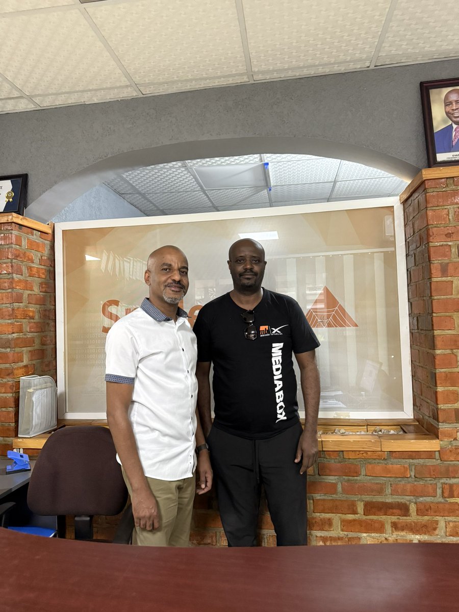 mediabox16's tweet photo. Communiqué de presse

Mediabox annonce l’acquisition de SpiderNet et renforce son leadership dans l’Internet au Burundi

Bujumbura, 21 Août 2025 — Mediabox a le plaisir d’annoncer au grand public, à ses clients et à ceux de SpiderNet, qu’elle vient de finaliser l’acquisition de SpiderNet, l’un des plus anciens fournisseurs de services Internet au Burundi et reconnu pour la qualité de son réseau de distribution.

Par cette opération stratégique, Mediabox entend créer une synergie forte entre ses activités de solutions informatiques et son rôle de représentant officiel de Starlink. L’objectif est clair : proposer des offres Internet intégrées, fiables et accessibles, combinant la solidité de SpiderNet et l’innovation de Mediabox.

« Notre ambition est de bâtir le numéro un de l’Internet au Burundi, en offrant à la fois des solutions adaptées aux entreprises et des services communautaires de proximité, avec un rapport qualité-prix imbattable », a déclaré Donatien Ndayishimiye, Directeur Général de Mediabox.

Dans le cadre de cette acquisition, SpiderNet conserve son identité et son autonomie opérationnelle et financière. La société poursuivra ses activités et continuera d’honorer l’ensemble de ses engagements vis-à-vis de ses partenaires, fournisseurs et clients.

Avec ce rapprochement, Mediabox et SpiderNet ambitionnent de :

•• Élargir la couverture et la qualité des services Internet au Burundi.

•• Développer des offres packagées alliant Starlink + SpiderNet.

•• Contribuer à la transformation numérique du pays en démocratisant l’accès à Internet haut débit.

Cette acquisition confirme la volonté de Mediabox d’investir durablement dans les infrastructures numériques et de devenir un acteur incontournable de la connectivité dans la région.

À propos de Mediabox

Mediabox est une entreprise burundaise spécialisée dans les solutions numériques, les services connectés et l’innovation technologique. Représentant officiel de Starlink au Burundi, elle s’engage à offrir aux particuliers, entreprises et institutions des solutions de connectivité fiables, accessibles et de haute qualité.

Remerciements

Mediabox tient à remercier le cabinet comptable FIDASCO et le cabinet d’avocats MAMARB & ASSOCIES pour leur accompagnement de bout en bout tout au long de cette opération, mené avec rigueur et professionnalisme depuis plusieurs mois.

Contacts presse :
Service Communication – Mediabox
📧 contact@mediabox.bi
📞 +257 71500003