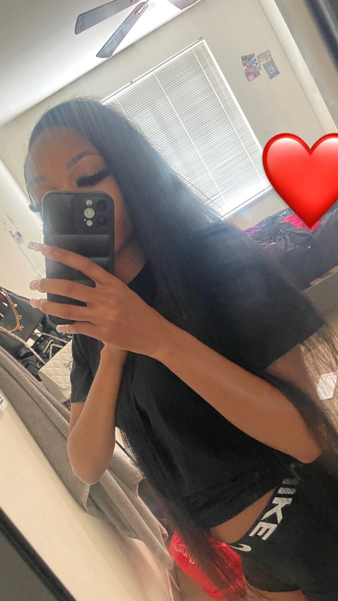 monibandzz_'s tweet photo. Just something to post it’s my birthday🥳🥰 https://t.co/ckWijOe6TZ