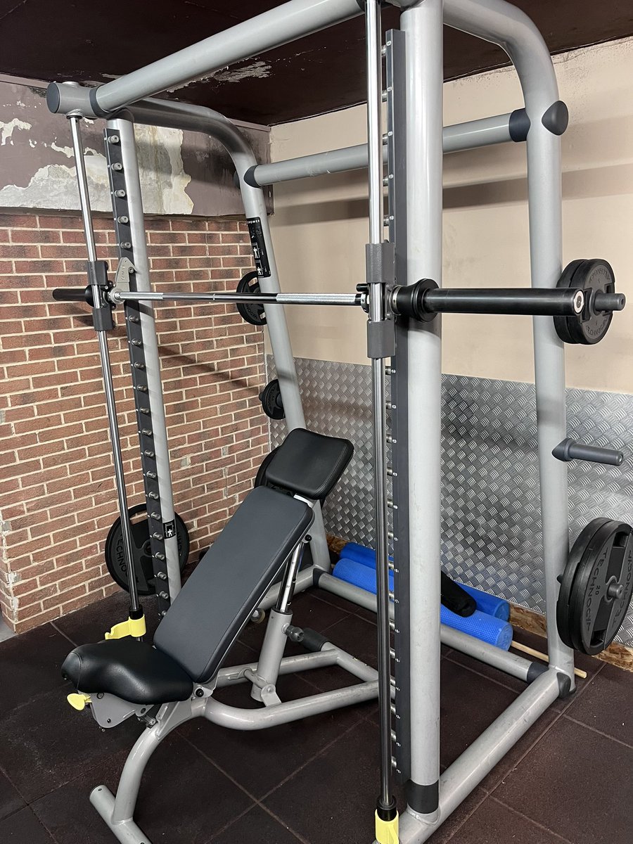 Question pour les GO MUSCU comme moi, lorsque vous utilisez cette cage, vous l’utilisez dans quel sens ?  

Photo gauche : vers l’intérieur 
Photo droite : vers l’extérieur 

Perso je me place vers l’intérieur mais à force de voir le contraire j’ai l’impression de me tromper.