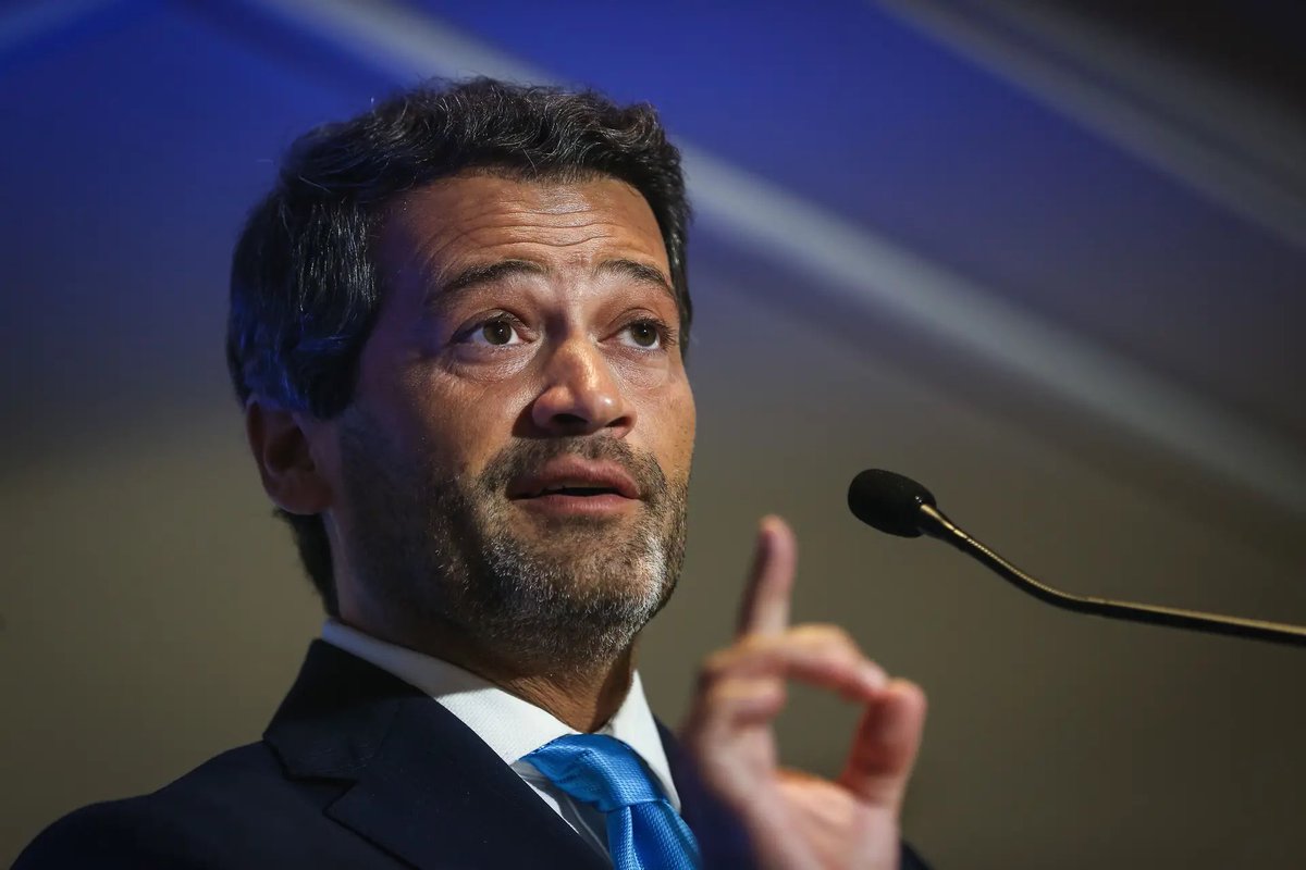 Portugal estrena la Policía para Extranjeros con poderes para detener y deportar inmigrantes ilegales.

Esta unidad tendrá potestad para identificar a personas en la calle, exigir documentación y, si se confirma que no disponen de permiso de residencia, ordenar su expulsión en un