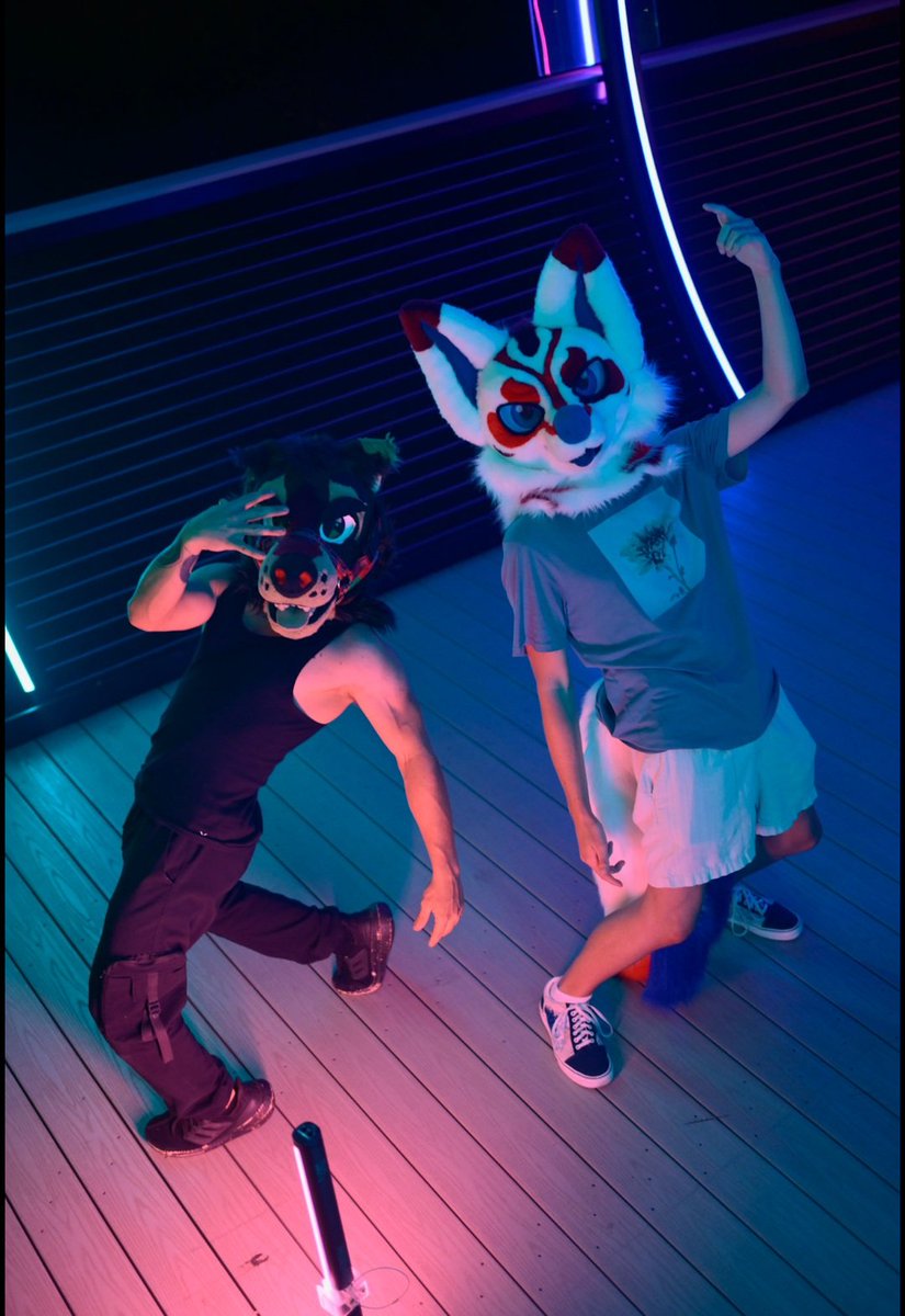 Jojo... pose... &gt;:3