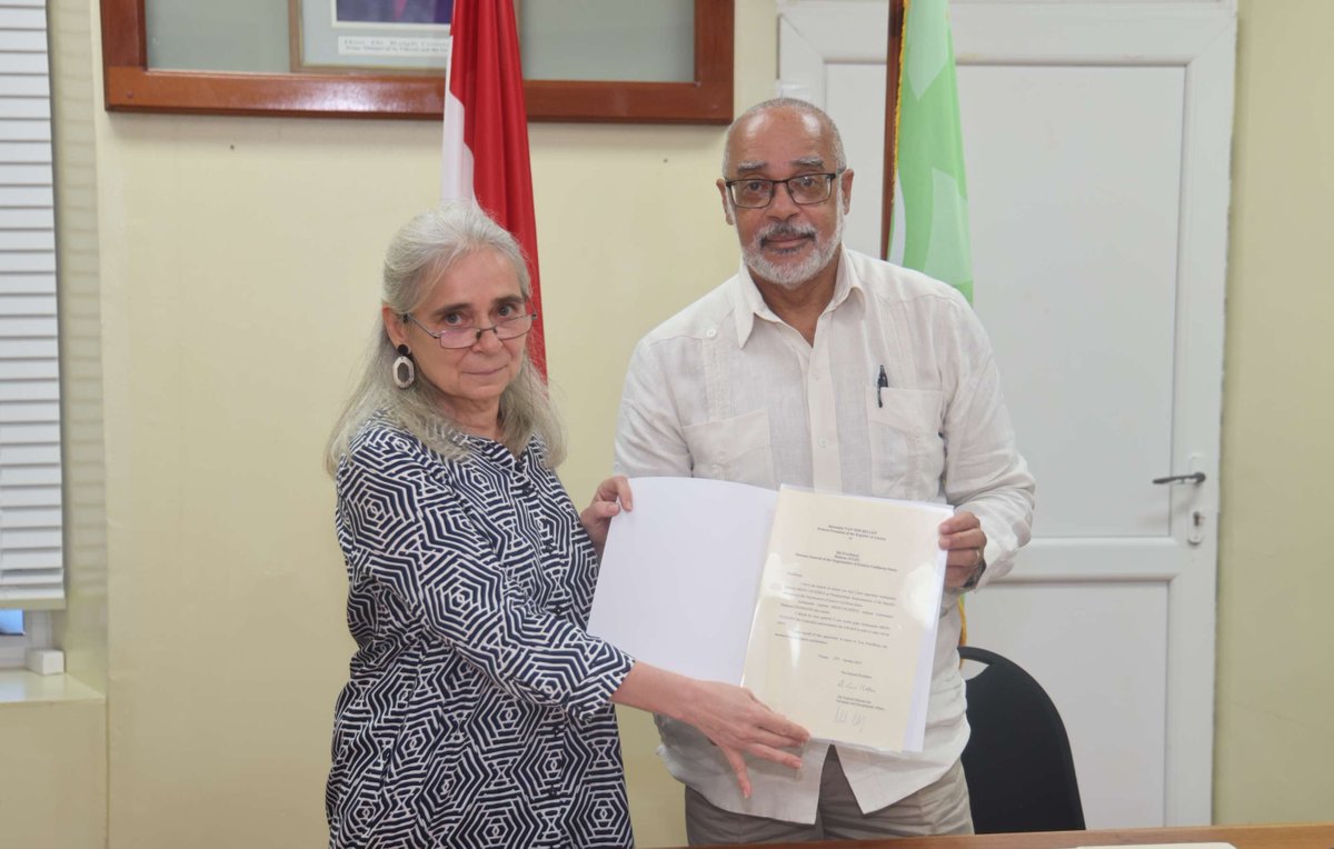 🇦🇹🤝 On August 18, 2025, H.E. Gabriele Méon-Tschürtz, Ambassador of Austria to the OECS, presented her Letter of Credence to OECS Director General Dr. Didacus Jules.

🔗 Read more here: prez.ly/Irsd

#OECS #OECSDiplomacy #Austria