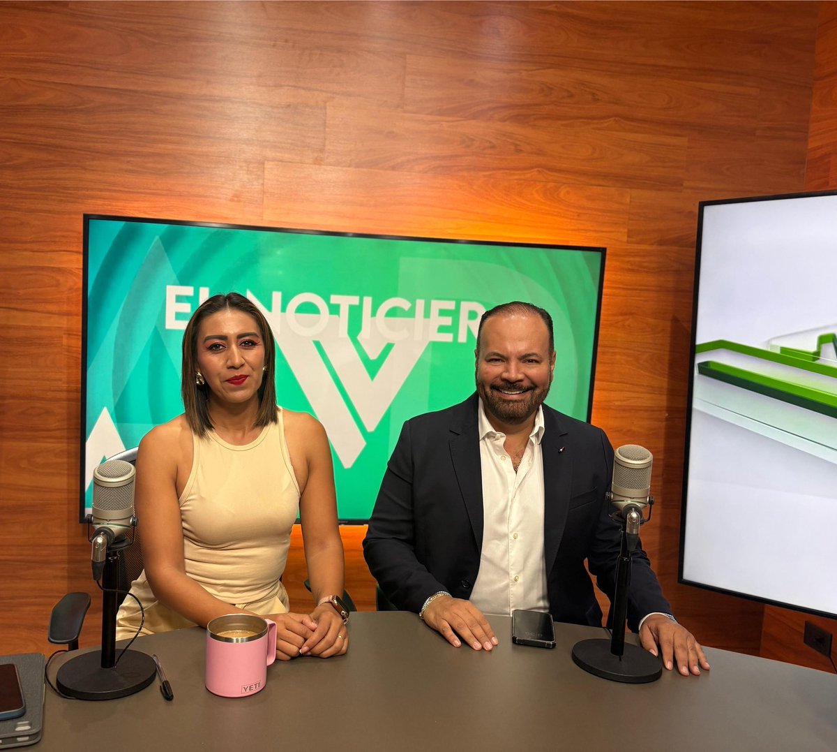 Mario Salazar Madera (@mario14sm) on Twitter photo Muy buena entrevista en <a href="/vivalanoticiadg/">Viva La Noticia Durango</a> con <a href="/LilyOrtiz26/">Lily Ortiz</a> , estamos renovando a nuestro @cdepandurango, con foros de consulta a la militancia para determinar las acciones y ser un partido más abierto a las familias de Durango. Muy buena entrevista en <a href="/vivalanoticiadg/">Viva La Noticia Durango</a> con <a href="/LilyOrtiz26/">Lily Ortiz</a> , estamos renovando a nuestro @cdepandurango, con foros de consulta a la militancia para determinar las acciones y ser un partido más abierto a las familias de Durango.