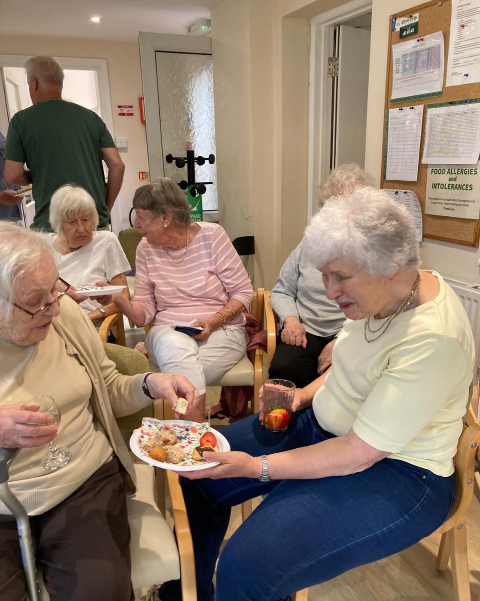 Music and tea at Abbeyfield South Downs 🎵☕

Residents had a great time watching the Aymer Road Hove Choir sing, followed by a scrummy afternoon tea.

The smiles on their faces say it all 💙

Discover Abbeyfield South Downs: abbeyfield.com/member-societi…

#Choir #AfternoonTea