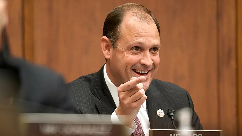 OrdinaryandLoud's tweet image. When Andy Barr talks about “serving Kentucky,” he means the part of Kentucky that runs hedge funds and holds real estate portfolios. 

open.substack.com/pub/ordinarype…

#AndyBarr #KentuckyPolitics #KYGOP