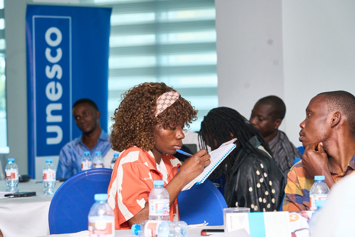 UNESCOBrazza's tweet photo. 🗓️Jour 2 de l'atelier UNESCO : formation sur la communication éthique et la narrat% d'impact en santé reproductive et lutte contre les violences basées sur le genre. Renforcement des capacités des jeunes et des médias.#ProgrammeO3 #CommunicationResponsable #SSR #VBG #TicTacAdo https://t.co/0AnXoPRa8N