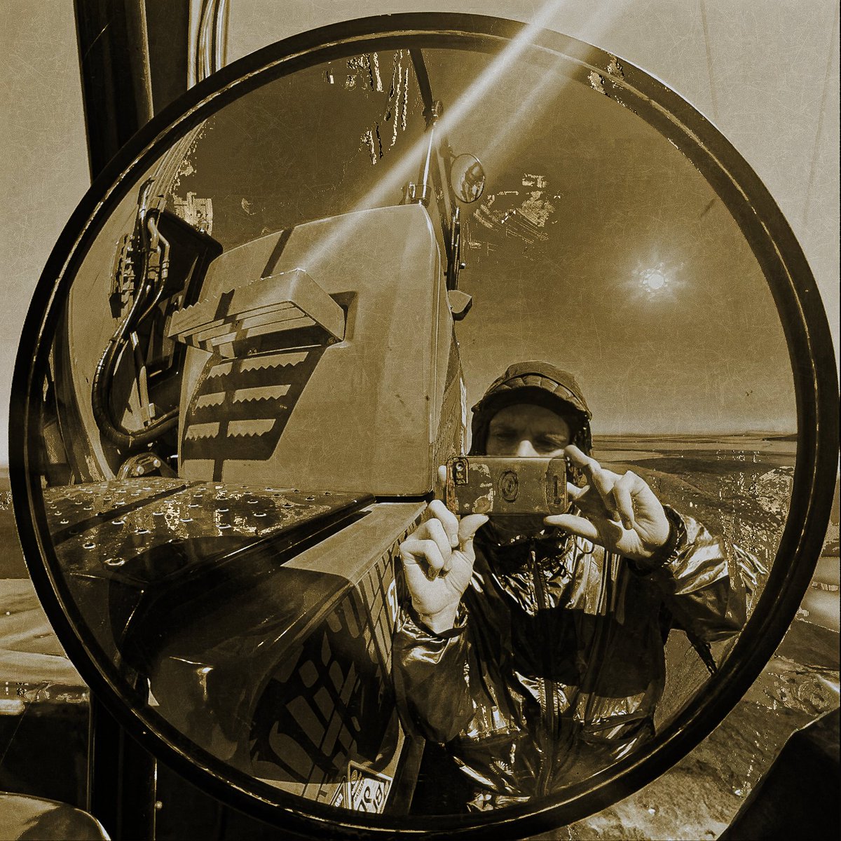 HELLO . . .

THIS IS A SMALL UPDATE. FOR THE PAST FEW MONTHS I HAVE BEEN WORKING SHIFTS AS A CRANE OPERATOR WHILE WORKING ON NEW TUNES IN THE NIGHT. IT HAS BEEN A BAD YEAR.

TOMORROW I’M GONNA SHOW U THE FIRST SONG. IT’S CALLED「Xcavator.03」. . .

C U TOMORROW.
－ ＩＧ ＸＯＸＯ
