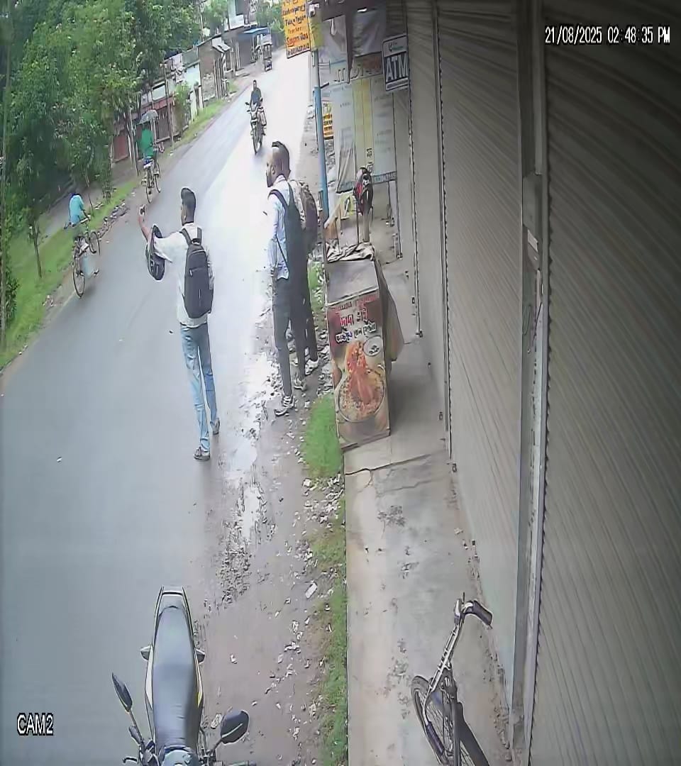 sarkar725871's tweet photo. Loan number xxxxx2886 collection manager and third party agency come my shop and home without intimate me without I'd Athorization latter and visit latter and behavior like dog @AdityaBirlaGrp @FinMinIndia @WBPolice @RBI https://t.co/Vnz0wLDUed