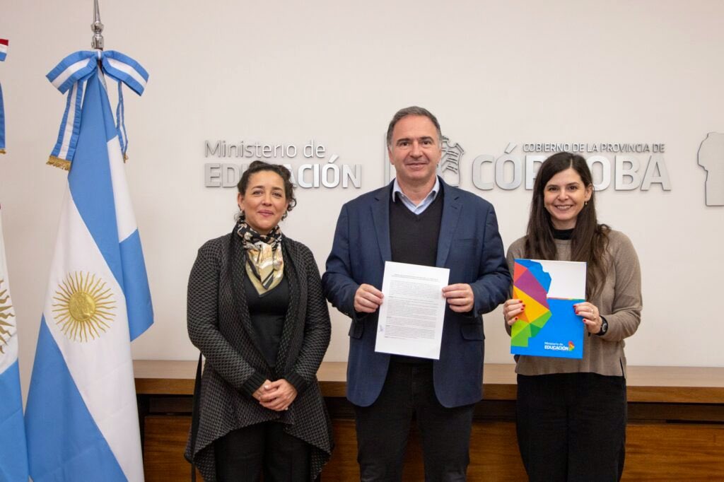 🧑‍💻 Impulsamos programas de intercambio cultural, para recibir a jóvenes de distintos países en escuelas de #Córdoba.

✈️ 📚 La iniciativa permitirá que estudiantes de países como #EstadosUnidos, #Canadá, #España, #Alemania, #Italia, #Dinamarca, #Finlandia, #Suiza, #Suecia,