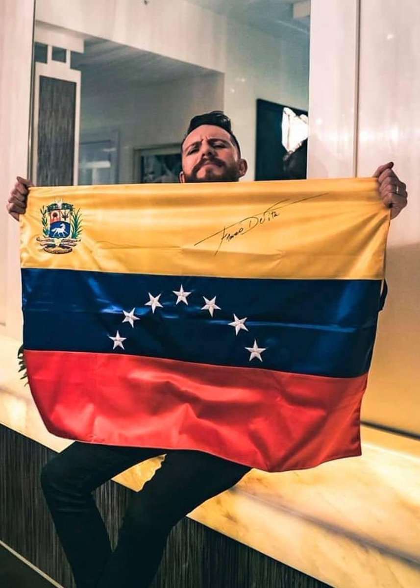 DanielHabif's tweet photo. Hoy, mañana, siempre y después del tiempo con VENEZUELA 🇻🇪 TE AMO! 

Por cierto, tengo que actualizar la recompensa de mi playera por los $50 millones por @NicolasMaduro https://t.co/8rDjtyAmWt